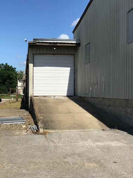 More Photos Of 66 W Colorado Ave, Memphis Warehouse For Lease