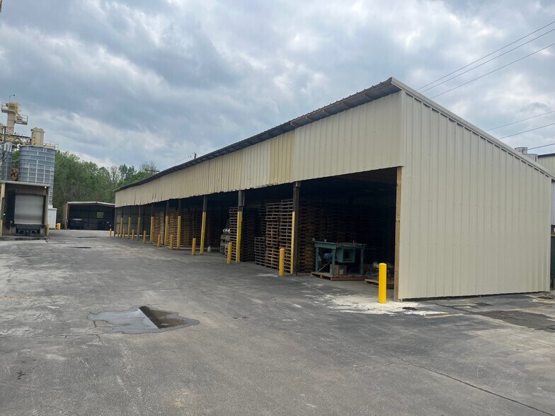 More Photos Of 2601 Commerce Blvd, Birmingham Warehouse For Sale