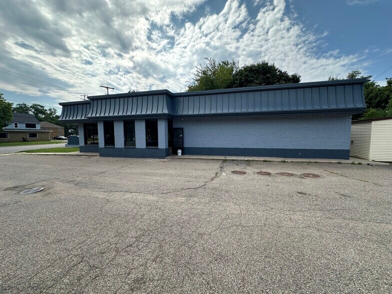 Primary Photo Of 2814 Portage St, Kalamazoo Fast Food For Lease