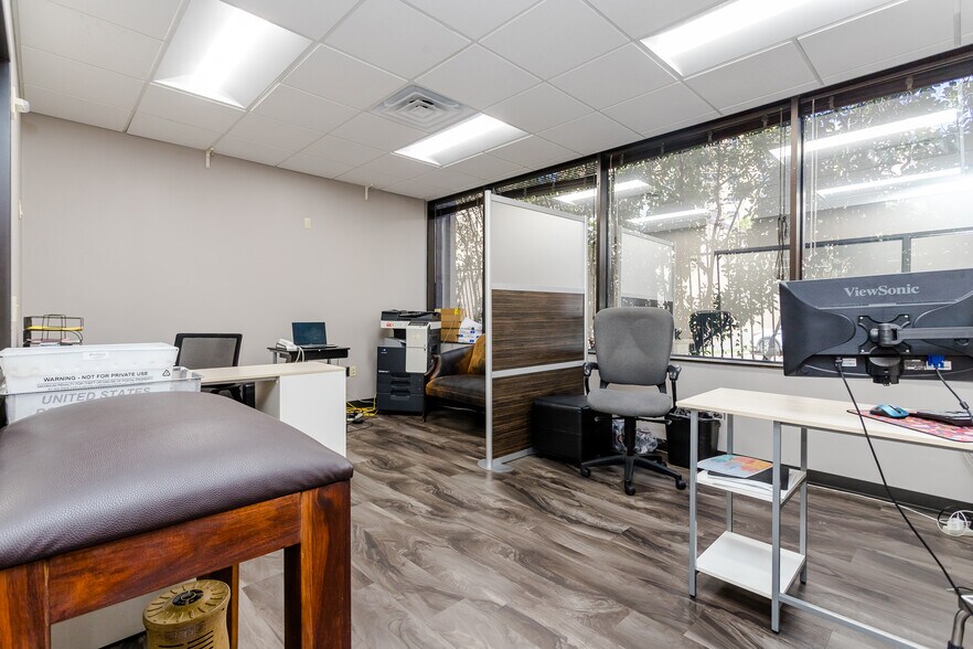 More Photos Of 5477 Glen Lakes Dr, Dallas Medical For Lease