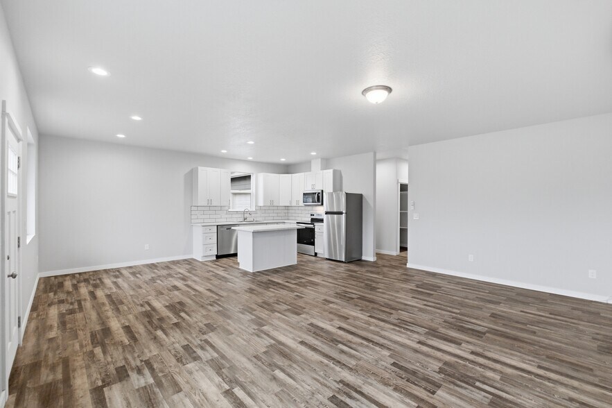 More Photos Of 1230 49th Ave, Sweet Home Multifamily For Sale