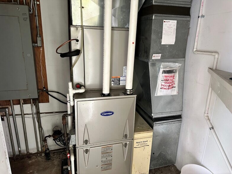 More Photos Of 327 E 3rd St, Uhrichsville Bank For Sale