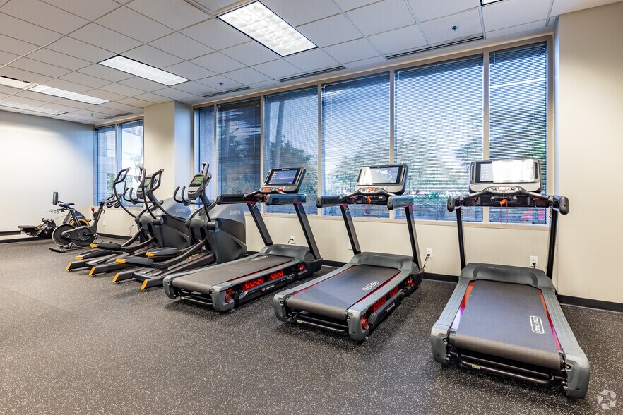 More Photos Of 2300 Discovery Dr, Orlando Office For Lease