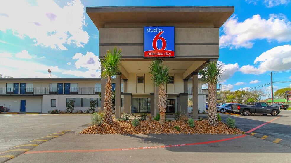 More Photos Of 110 E Highway 6, Alvin Hotel For Sale