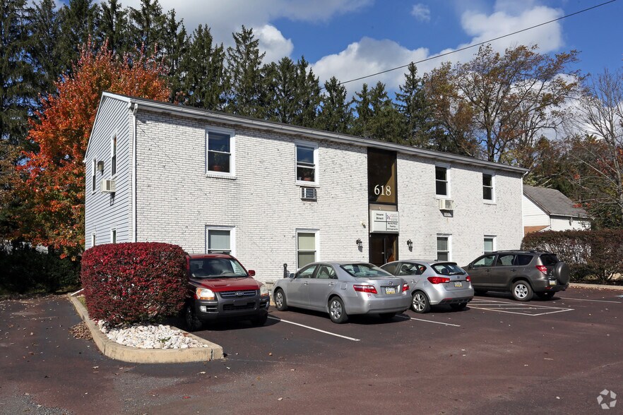 Primary Photo Of 618 S Broad St, Lansdale Office For Lease