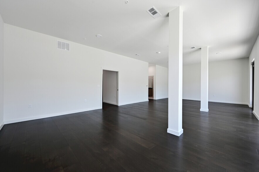 More Photos Of 2209 S First St, Austin Apartments For Sale