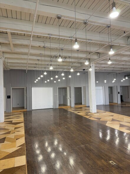 More Photos Of 1821 W Hubbard St, Chicago Loft Creative Space For Lease