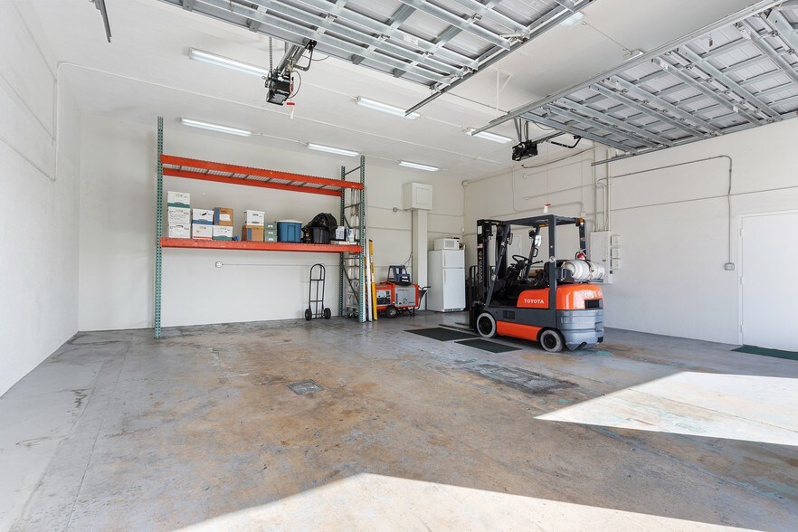 More Photos Of 3265 SE 6th Ave, Fort Lauderdale Industrial For Lease