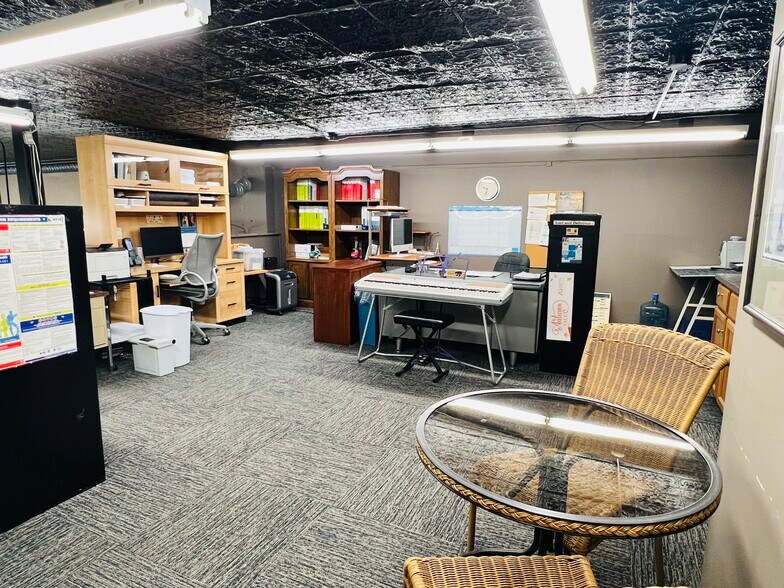 More Photos Of 130 E Main St, Marion Storefront For Sale