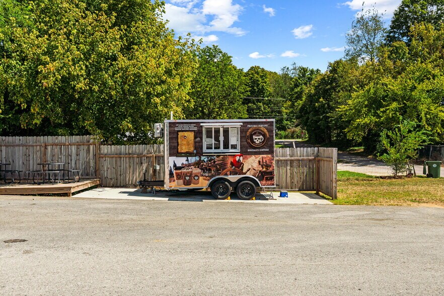 More Photos Of 1108 Main St, Munfordville General Retail For Sale