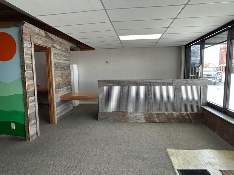 More Photos Of 212 N Main St, Ainsworth Loft Creative Space For Sale