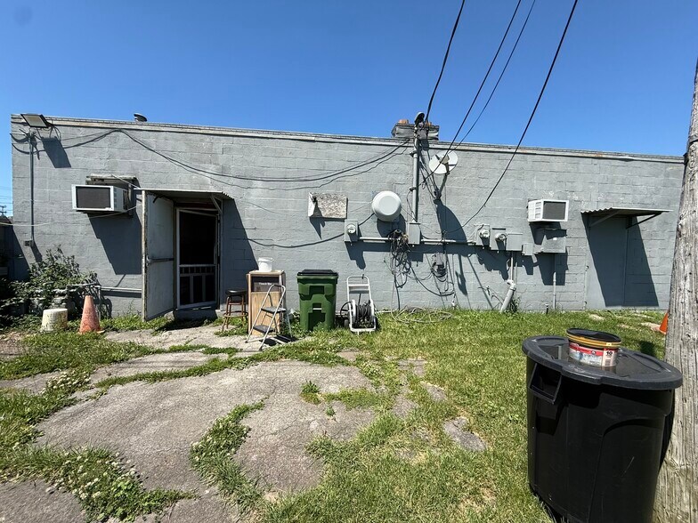 More Photos Of 2026 Lockport Rd, Niagara Falls Restaurant For Lease