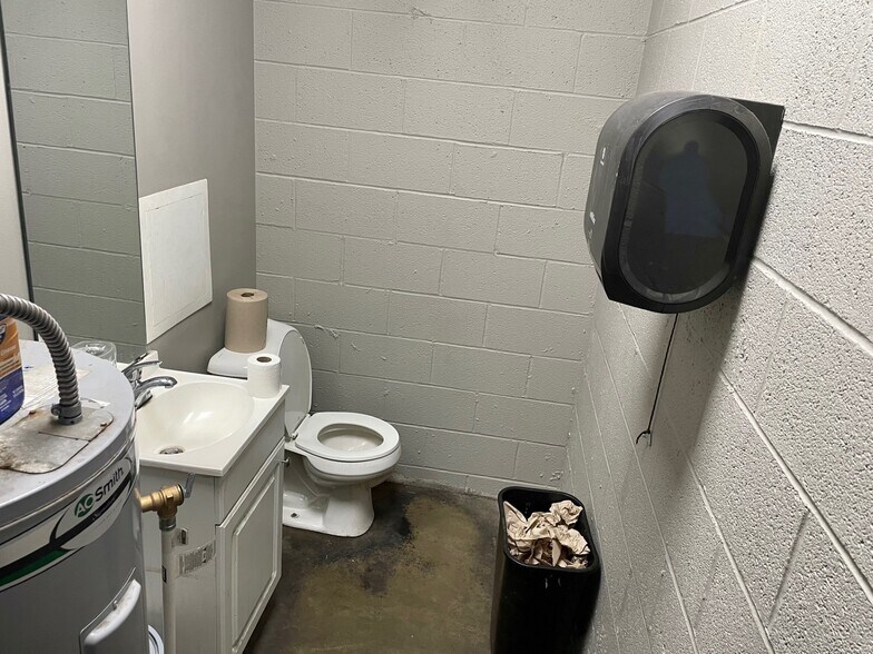 More Photos Of 211 N Spring St, Cape Girardeau Industrial For Sale