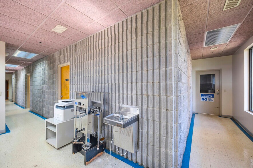 More Photos Of 151 Hanger Cir, Richmond Warehouse For Sale