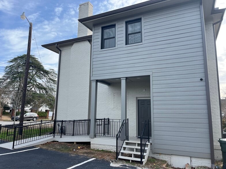 More Photos Of 700 Arlington Ave, Greenville Office For Sale