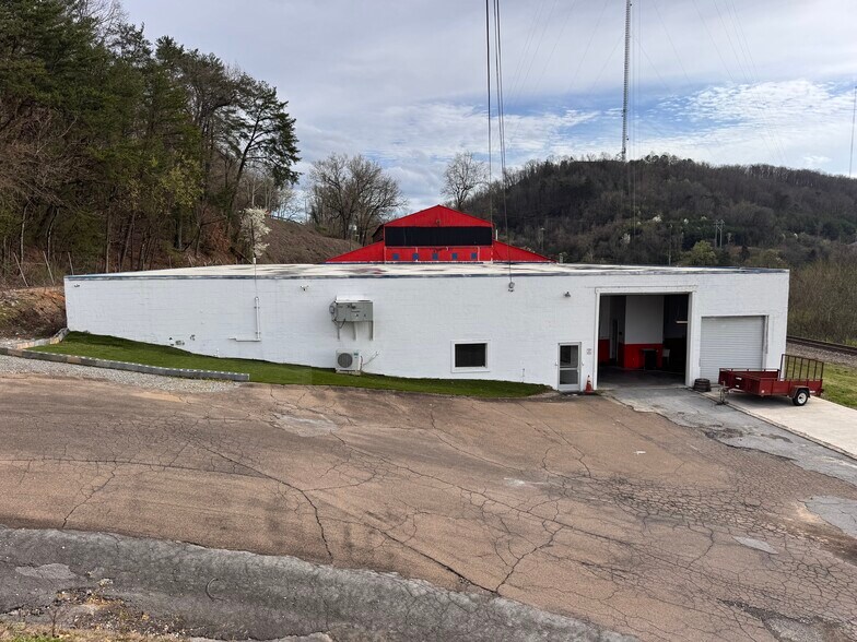 More Photos Of 4001 Bruhin Rd, Knoxville Warehouse For Sale