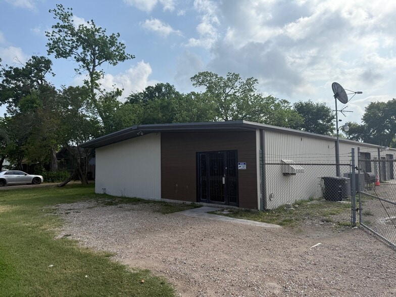 Primary Photo Of 6406 Stuebner Airline Rd, Houston Warehouse For Sale