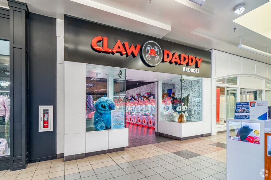 More Photos Of 2031 S Mooney Blvd, Visalia Unknown For Lease