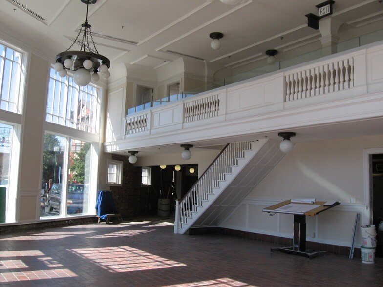 More Photos Of 1840 W Broad St, Richmond Showroom For Lease