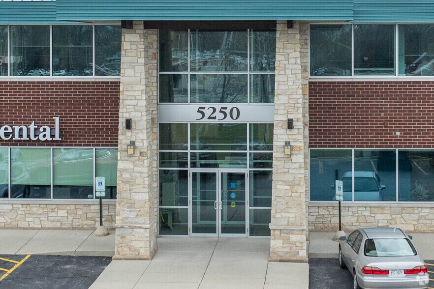 More Photos Of 5250 S 108th St, Hales Corners Medical For Lease