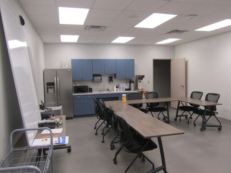 More Photos Of 1401 Cathead Rd, Corpus Christi Warehouse For Lease