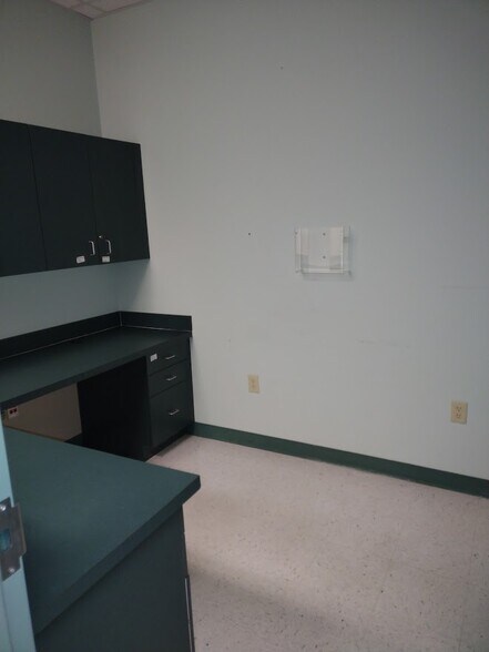 More Photos Of 1417 S Belcher Rd, Clearwater Office For Sale