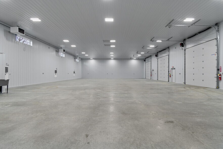 More Photos Of 204 Trump Ave NE, East Canton Flex For Lease