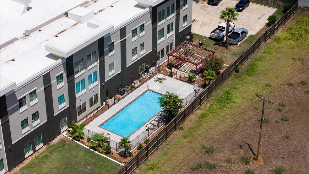 More Photos Of 110 Bmt Dr, Jourdanton Hotel For Sale