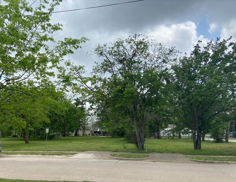 More Photos Of 838 McBroom St, Dallas Land For Sale