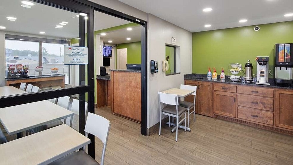 More Photos Of 200 The Mall Way, Jasper Hotel For Sale