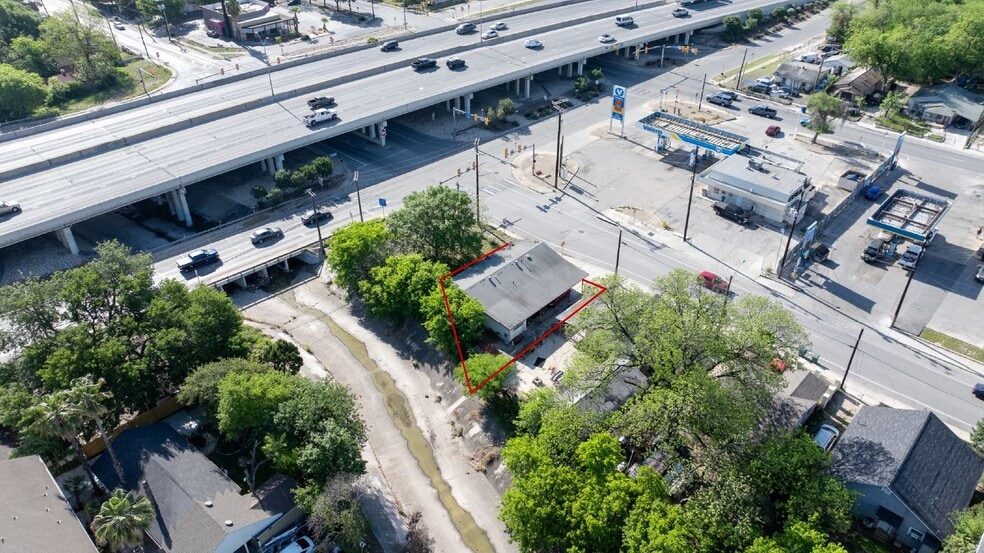 More Photos Of 607 W Theo Ave, San Antonio Office For Sale