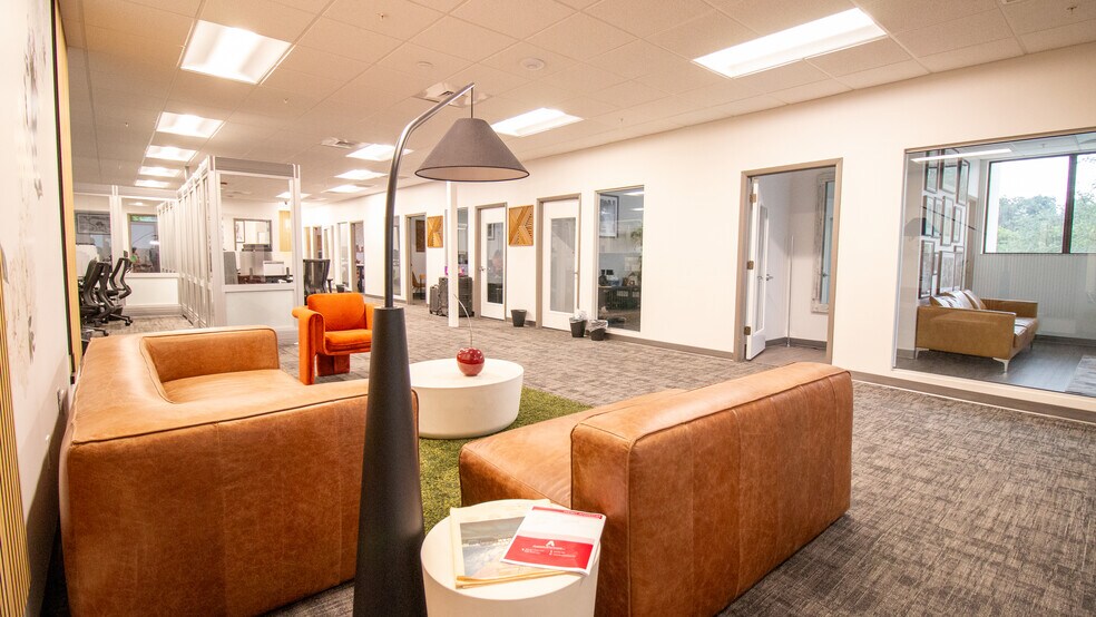 More Photos Of 3707 W Cherry St, Tampa Office For Sale