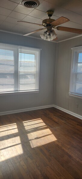 More Photos Of 920 N Main St, Stillwater Flex For Lease