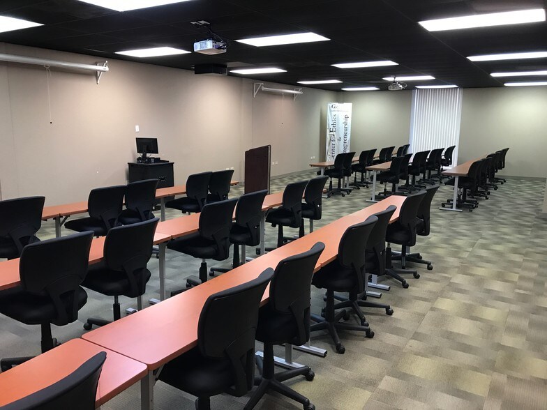 More Photos Of 8030 Arrowridge Blvd, Charlotte Office For Sale