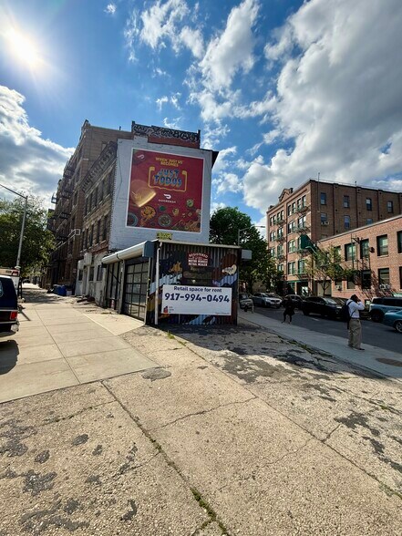 More Photos Of 454 S 5th St, Brooklyn Auto Dealership For Lease