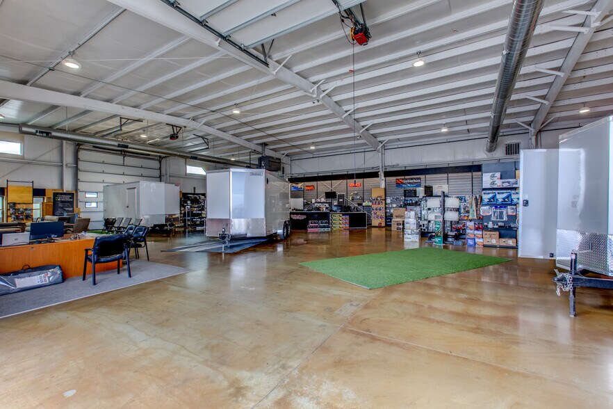 More Photos Of 4081 Camelot Cir, Longmont Showroom For Sale