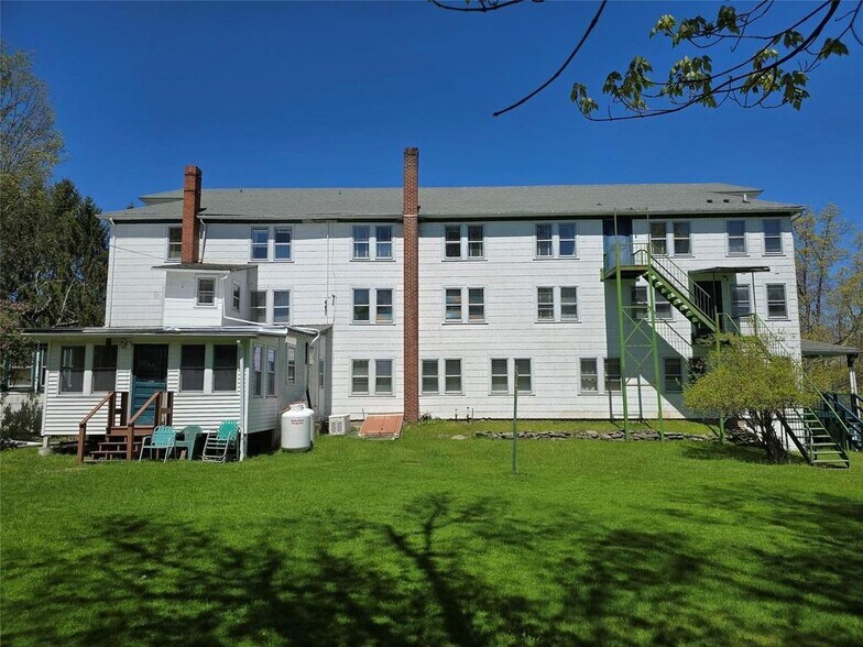 More Photos Of 24 Washington Lake Rd, Yulan Specialty For Sale