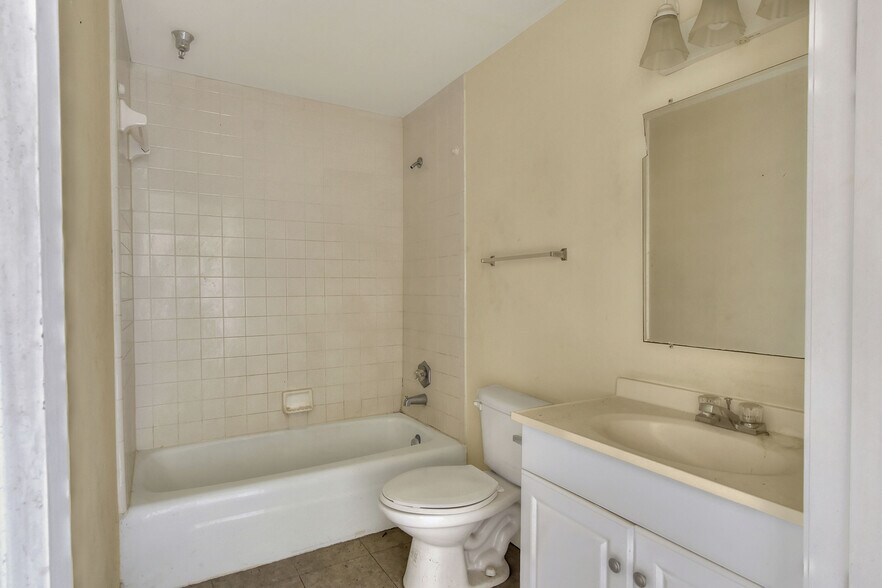 More Photos Of 206 Pilaklakaha Ave, Auburndale Apartments For Sale