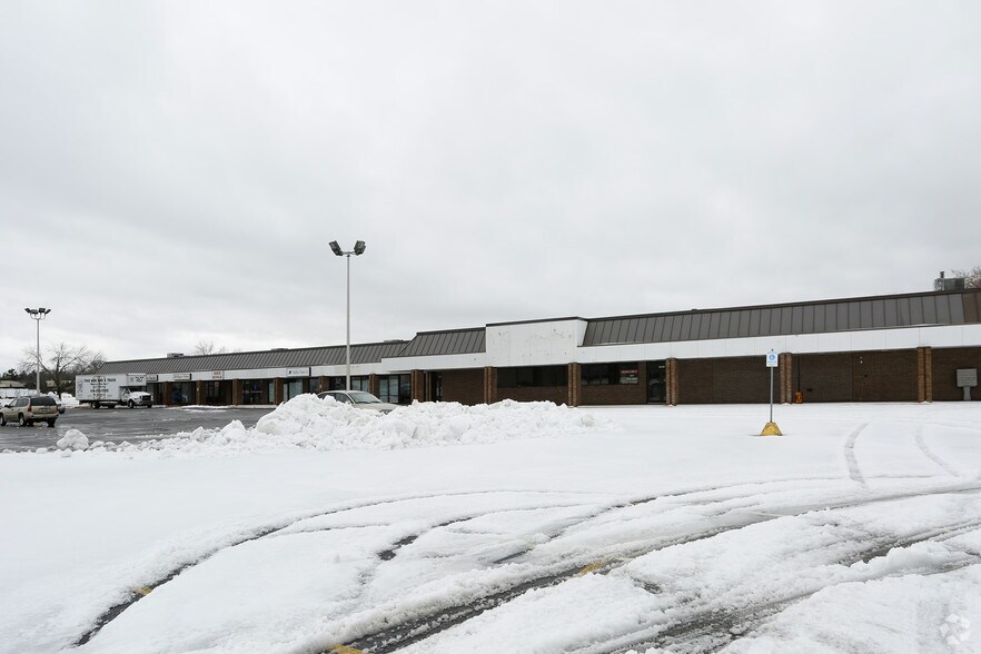 More Photos Of 3077-3099 30th St SW, Grandville Storefront For Lease