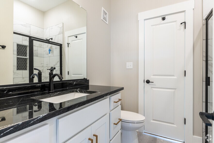 More Photos Of 1421-1422 Bainbridge St, Richmond Apartments For Sale