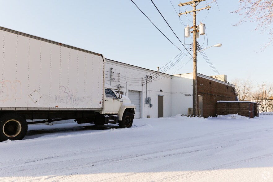 More Photos Of 6145 Mayfield Rd, Mayfield Heights Freestanding For Lease