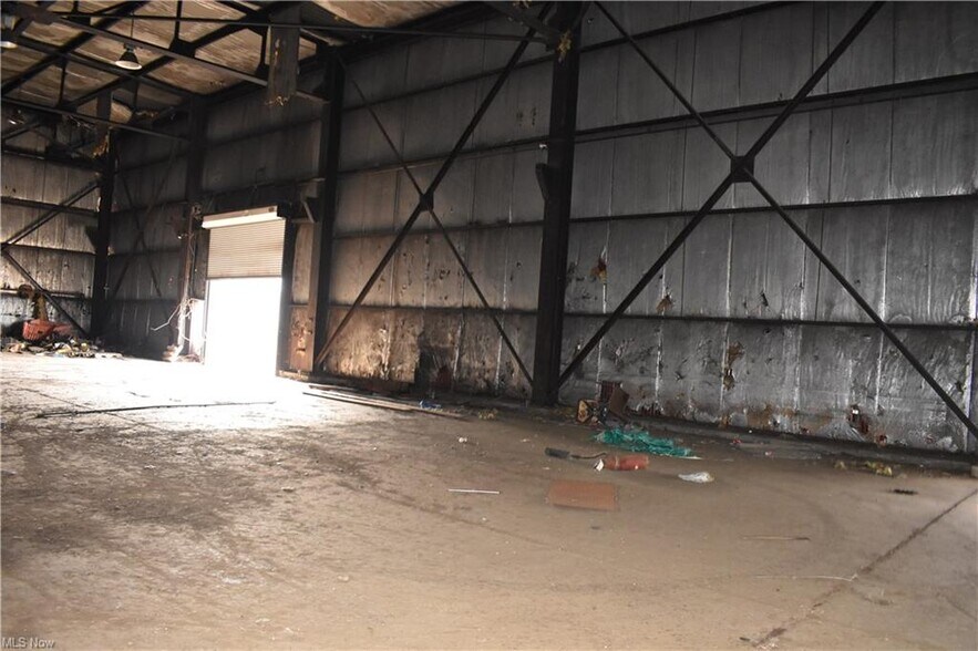 More Photos Of 1015 30th St, Ashtabula Distribution For Sale