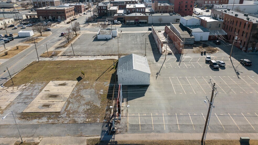 More Photos Of 100 Dewey Ave, Bartlesville Light Manufacturing For Sale