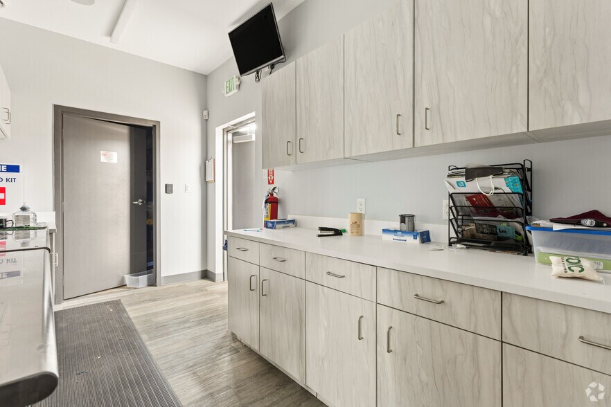More Photos Of 1848 Dickerson Rd, Gaylord General Retail For Sale