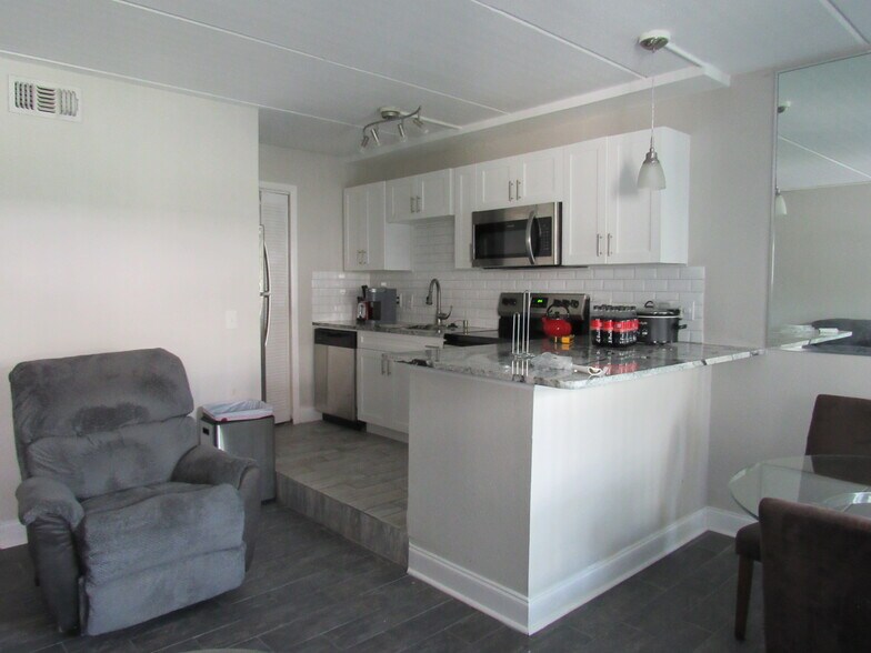 More Photos Of 115 S Lois Ave, Tampa Multifamily For Sale