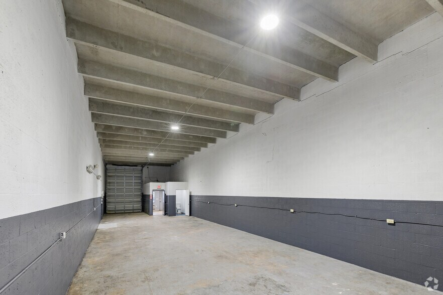 More Photos Of 3820 NW 135th St, Opa-locka Warehouse For Lease