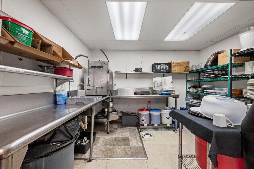 More Photos Of 31 Lakeside Dr, Harveys Lake Restaurant For Sale