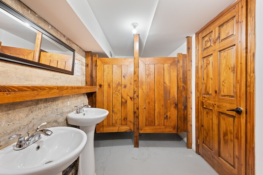 More Photos Of 150 Boul Des Bois-Francs S, Victoriaville Freestanding For Lease