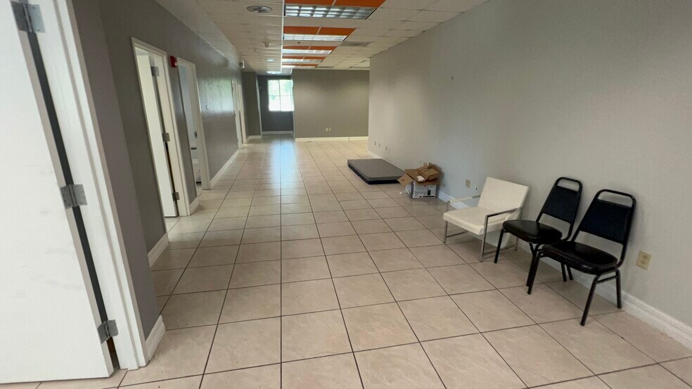 More Photos Of 4940 Bayline Dr, North Fort Myers Warehouse For Lease