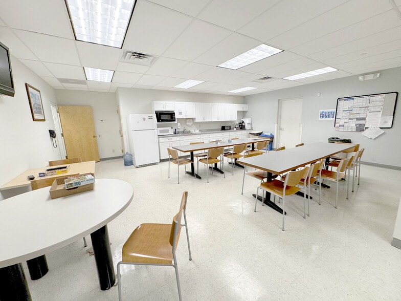 More Photos Of 1406 Doughty Rd, Egg Harbor Township Flex For Lease